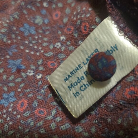 Marine Layer stacy button down cabernet ditsy floral sz medium 3/4 sleeve Vneck - Picture 12 of 13